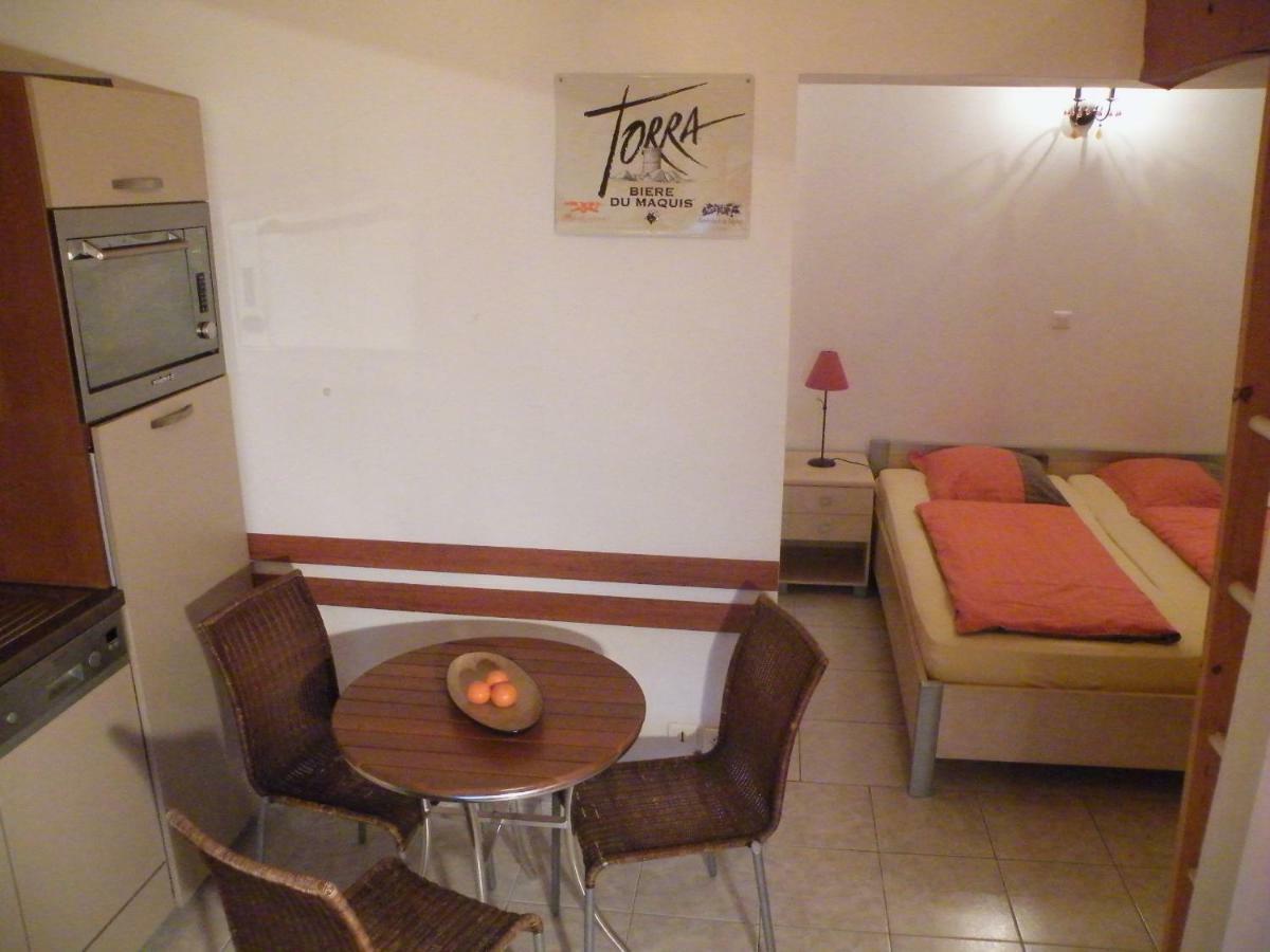 Villa Liamone Studio Fuer 3 Personen , 400 M Vom Strand, Pool, Klimaanlage แซโกน ภายนอก รูปภาพ